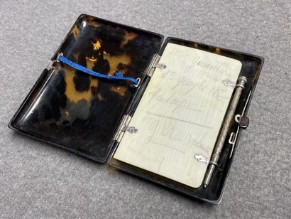 Carnet de bal et boite d'allumette en écaille...