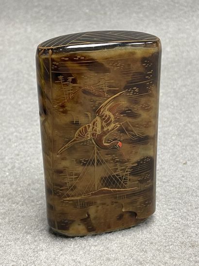 Etui en écaille à décor de hérons. 
Japon...