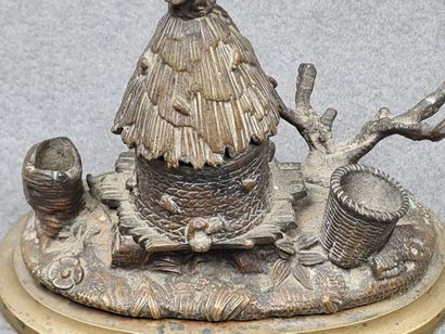 Encrier en bronze Charles X figurant une...