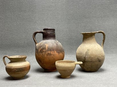 Quatre poteries greco-romaines
Pichets, bol...