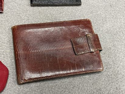 Lot de portes feuilles, pochette, calculatrice...