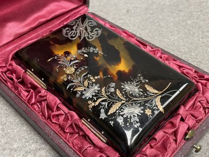 Carnet de bal et boite d'allumette en écaille...