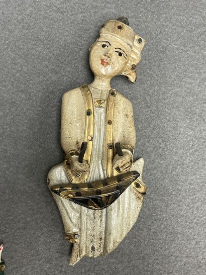 Quatre musiciens thaïlandais en bois sculpté....