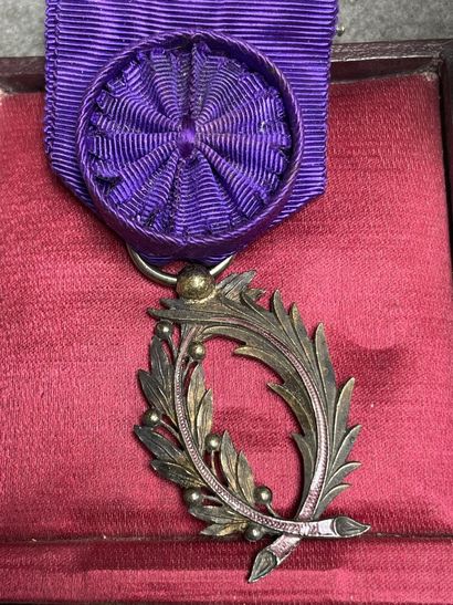 Croix de Légion d'honneur
Croix d' officier...