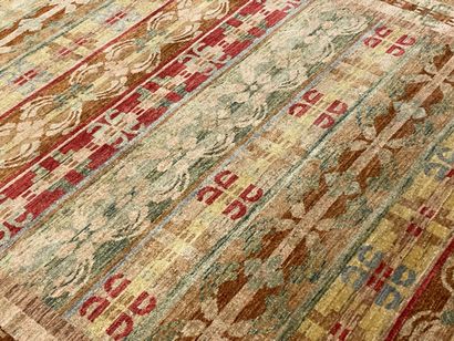 Tapis Pakistan Chobi. 
250 x 170 cm.