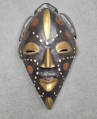 Collection de quatre masques africains 
H:...