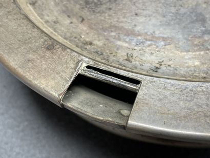 Paire de chauffe plat en métal argenté. 
9...