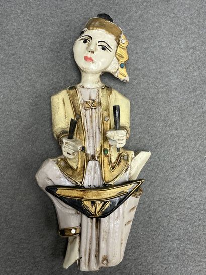 Quatre musiciens thaïlandais en bois sculpté....