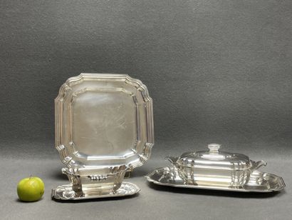 Maison FRIONNET-FRANCOIS. 
Légumier, saucière,...