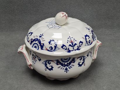 Soupière et son dormant en faience de Rouen
XX°
D:...