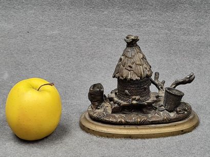 Encrier en bronze Charles X figurant une...