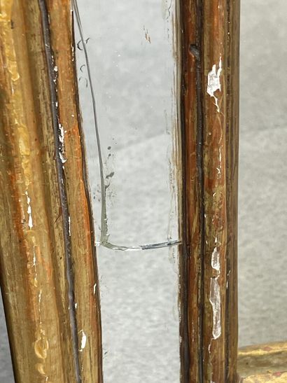 Paire de miroirs à parecloses cadre en bois...