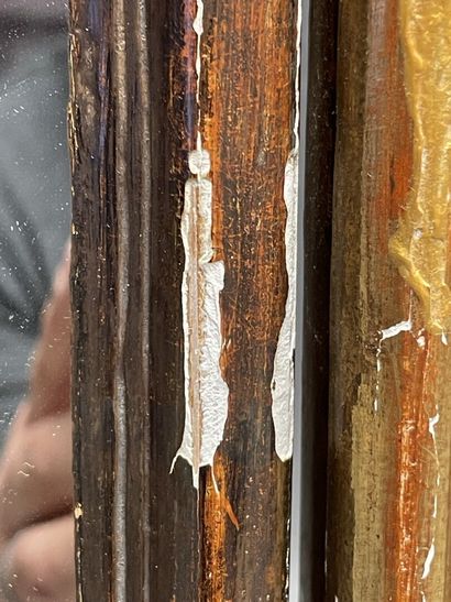 Paire de miroirs à parecloses cadre en bois...