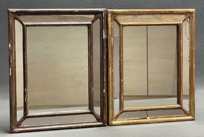 Paire de miroirs à parecloses cadre en bois...