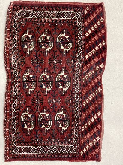 Tapis de selle et tapis oriental. 
110 x...