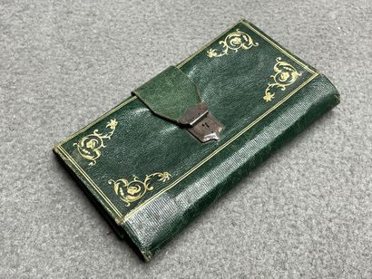 Carnet en cuir. 
Milieu XIX°
15 x 9 cm.