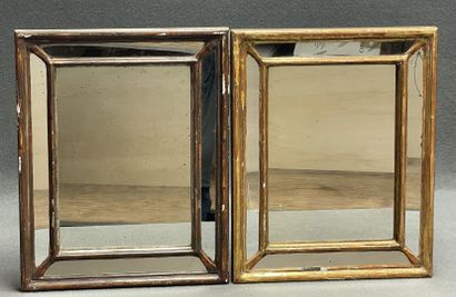 Paire de miroirs à parecloses cadre en bois...
