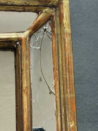 Paire de miroirs à parecloses cadre en bois...