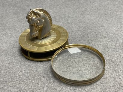 Lot comprenant: Cendrier en porcelaine de...