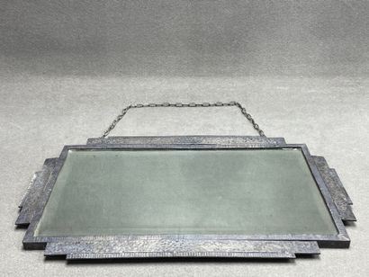 Miroir Art déco en métal martelé
43 x 70...