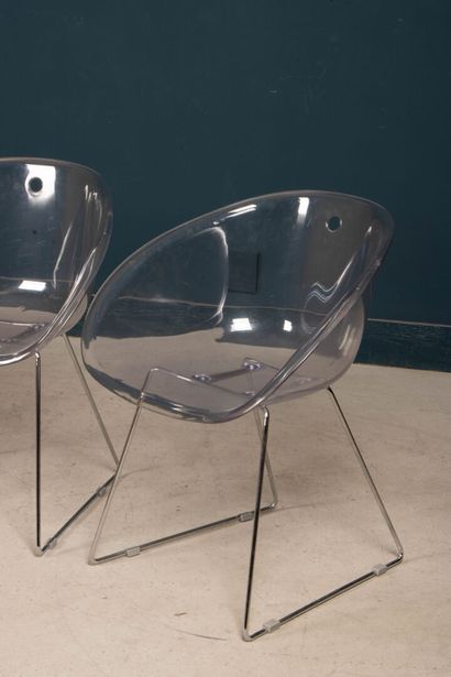 Quatre fauteuil plexiglas et métal chromé....