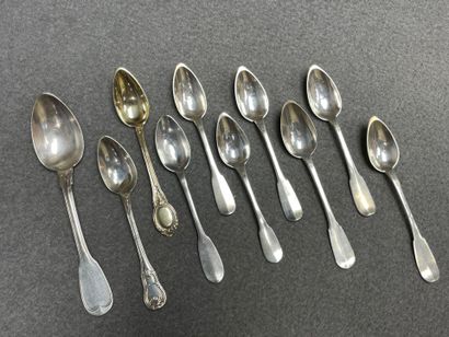 Neuf petites cuillères et une grande cuillère...