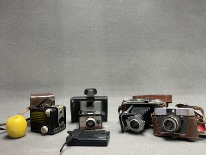 Lot d'appareils photo: Borwnie Flash Camera,...