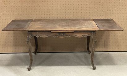 Table en chêne de style Louis XV
Allonges...