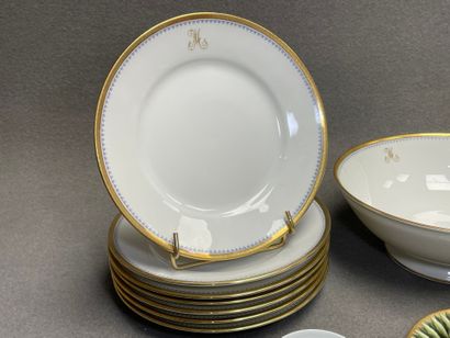 Deux petits cartons de porcelaines: tasses,...