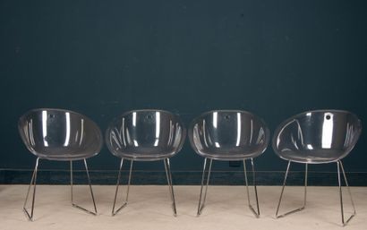 Quatre fauteuil plexiglas et métal chromé....