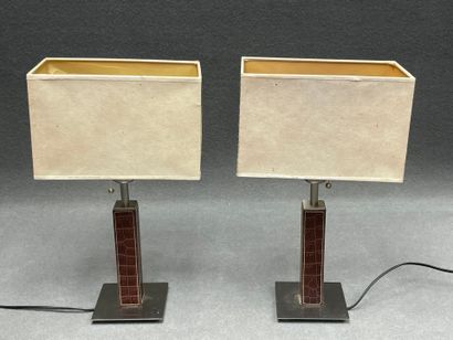 Le Dauphin: Paire de lampes fut gainé de...