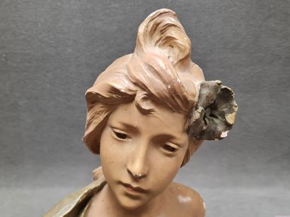 Buste de femme en plâtre patine.
Vers 1900
H:...