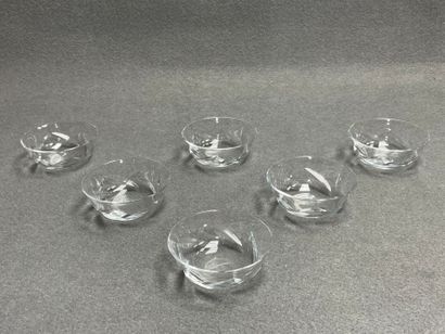 BACCARAT
Six coupelles en cristal. 
Signés...