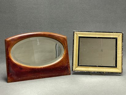 Trois miroirs cadres en bois. 
33 x 44 cm,...