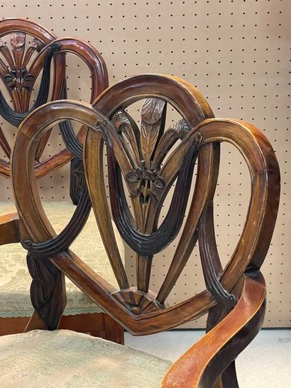 Six chaises et deux fauteuils de style anglais,...