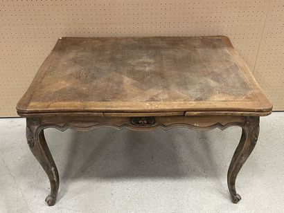 Table en chêne de style Louis XV
Allonges...