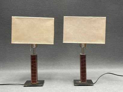 Le Dauphin: Paire de lampes fut gainé de...