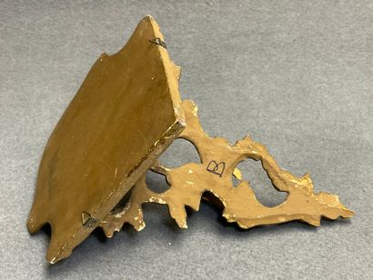 Petite étagère d'angle en bois sculpté et...