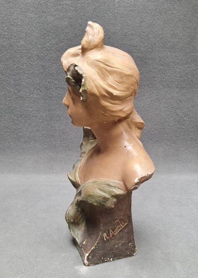 Buste de femme en plâtre patine.
Vers 1900
H:...