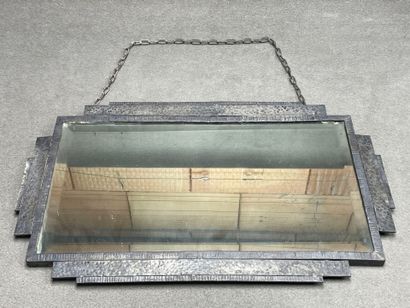 Miroir Art déco en métal martelé
43 x 70...