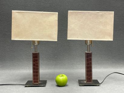 Le Dauphin: Paire de lampes fut gainé de...