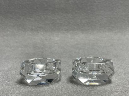 BACCARAT: Paire de salerons en cristal 
D:...