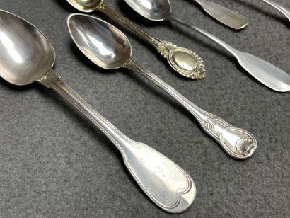 Neuf petites cuillères et une grande cuillère...