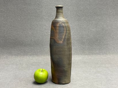 Jean ROUX
Bouteille en raku.
35,5 cm