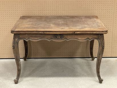 Table en chêne de style Louis XV
Allonges...