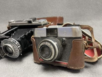 Lot d'appareils photo: Borwnie Flash Camera,...