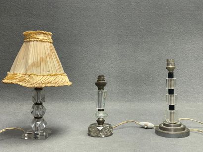 Ensemble de trois petites lampes en verre...