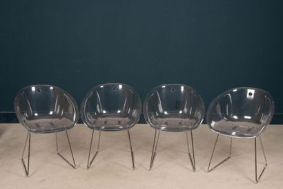 Quatre fauteuil plexiglas et métal chromé....