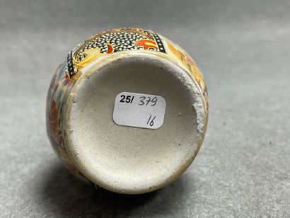 JAPON, faience de Satsuma.
Jatte à décor...
