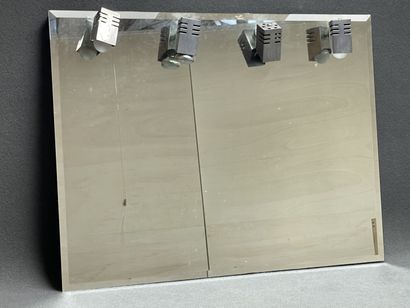 Glace moderne avec quatre spots
70 x 90 ...